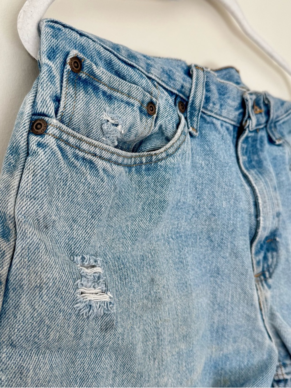 Vintage Wrangler Distressed Denim Cut Off Shorts – Size 33 (8 / 10) - Picture 2 of 6